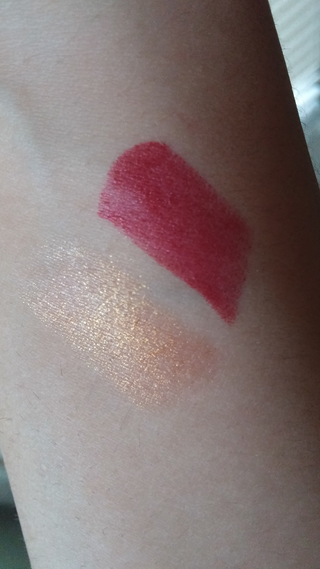 We are swatches of lipsticks. The gold one is droid (Gold 40) or Droid (I think) the red one is Red 30 I have no idea what the name for this one is but I'm sticking with NOOOOO!