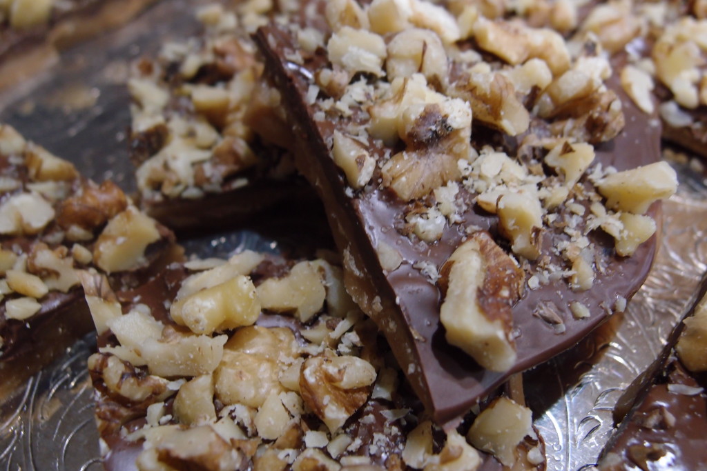 Sitting on my pan looking delicious as I could possibly be. Walnut toffee beauty, I am. 